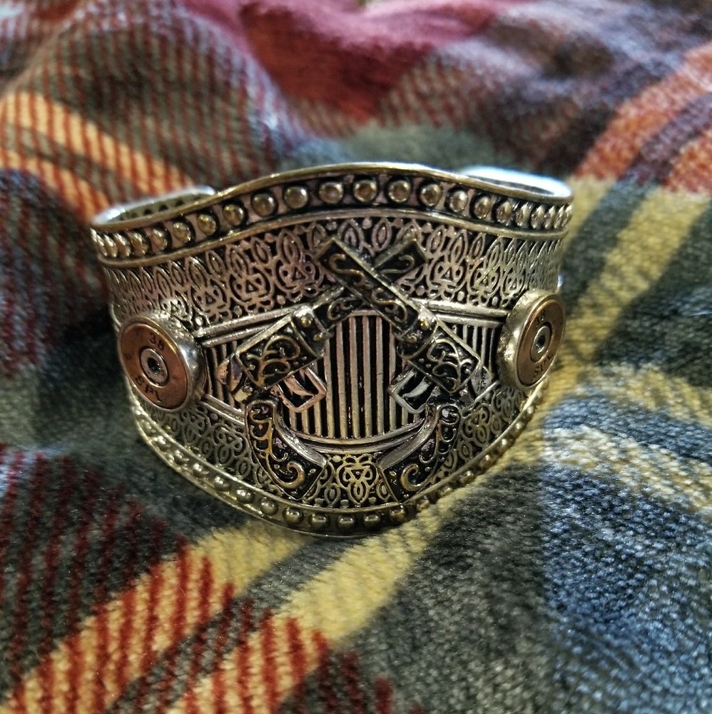 Pistol bracelet