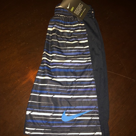 🌺CLOSET CLOSING EVERYTHING MUST GO 🌺NWT BOYS NIKE DRY SHORTS SIZE MEDIUM 🌺 - Picture 2 of 2
