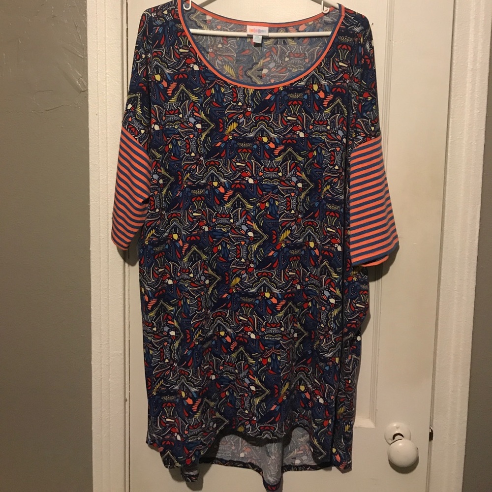 Super CUTE 2x Lularoe Irma EUC
