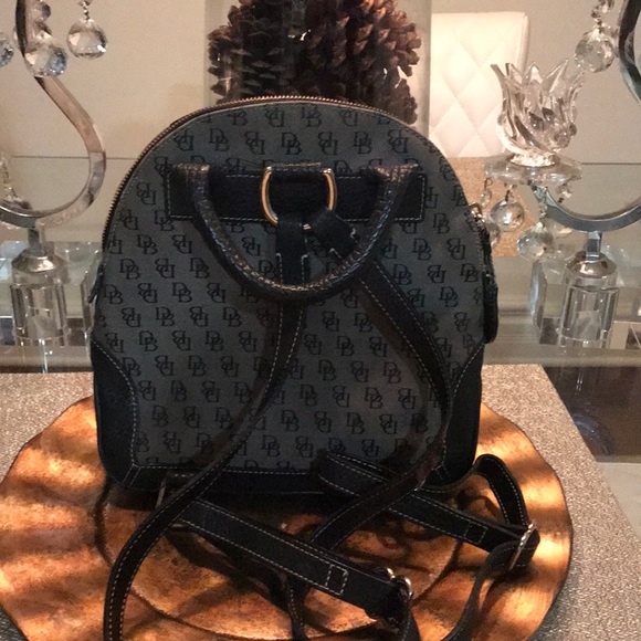Dooney & Bourke back bag - Picture 2 of 8