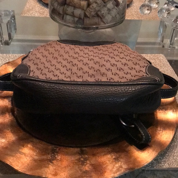 Dooney & Bourke back bag - Picture 5 of 8