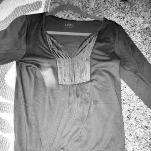 Gray three quart sleeve shirt