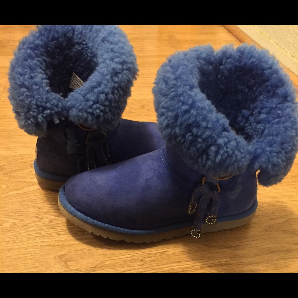xxxSOLDxxx  UGG Australia Azalea Charm Boots