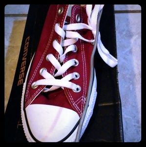 Maroon converse