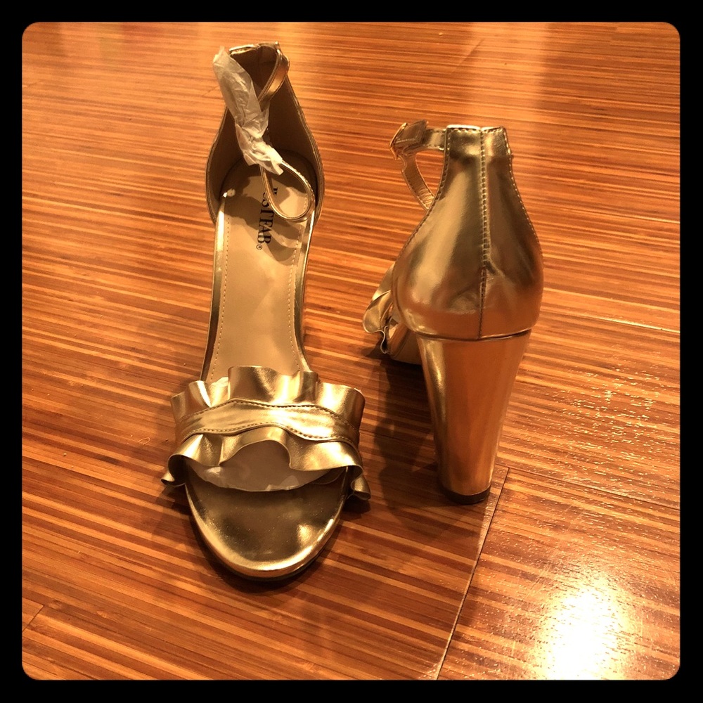 NIB Gold heels