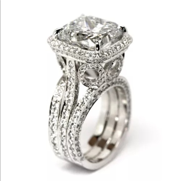 Jewelry - Beautiful stunning rock ring