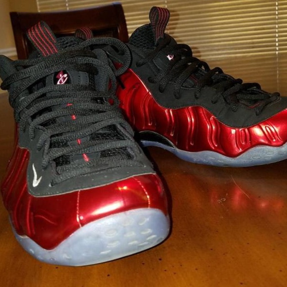 Men Nike Foamposites sz 10.5...