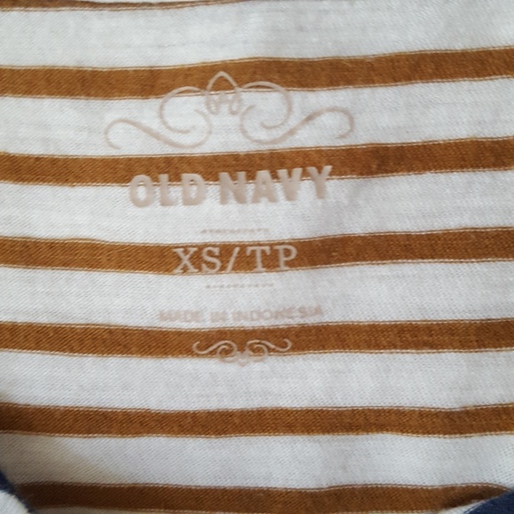 Old Navy | Top - Picture 6 of 7