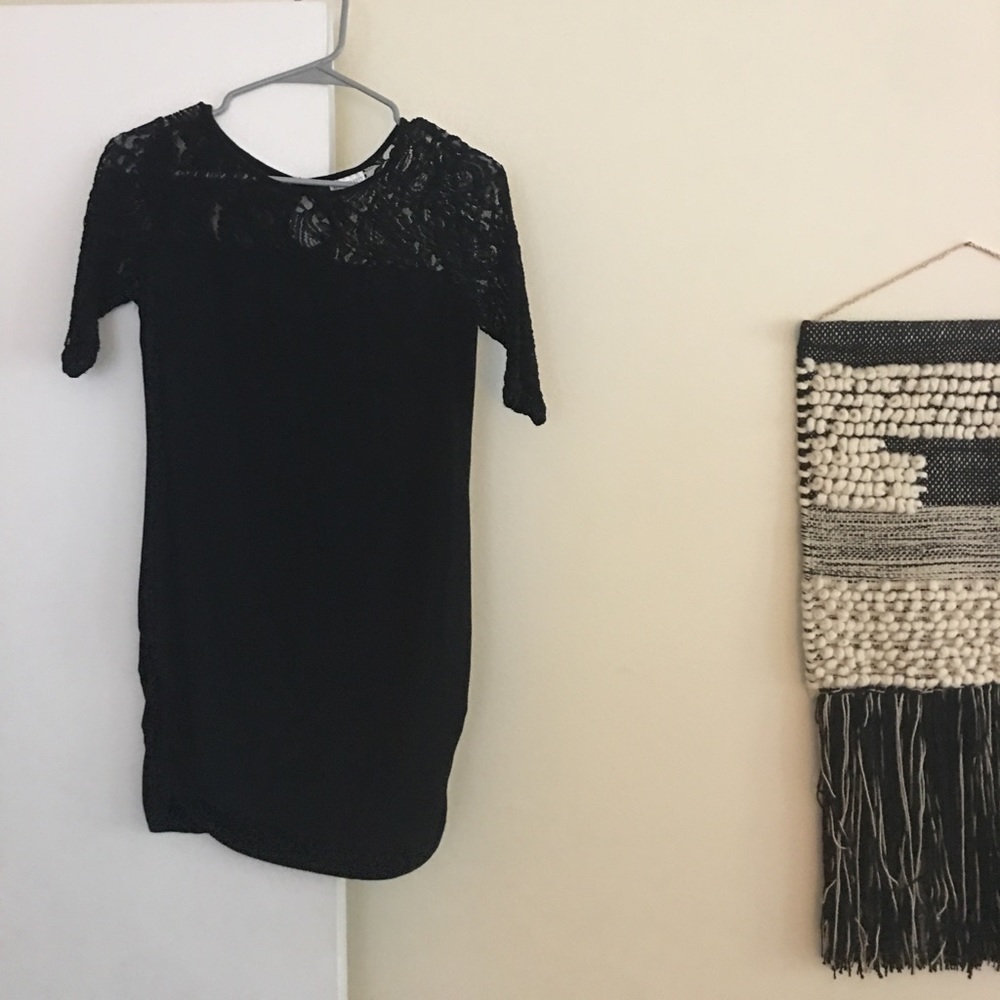 Size S motherhood maternity black lace top