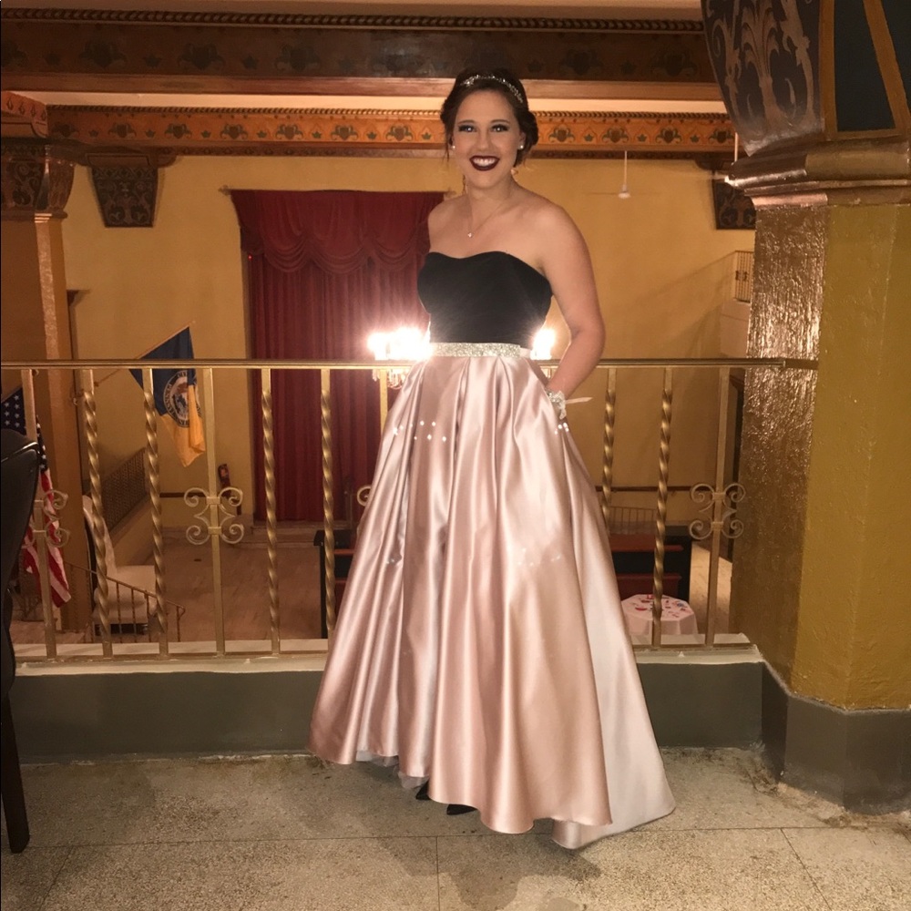 Gorgeous high low gown!