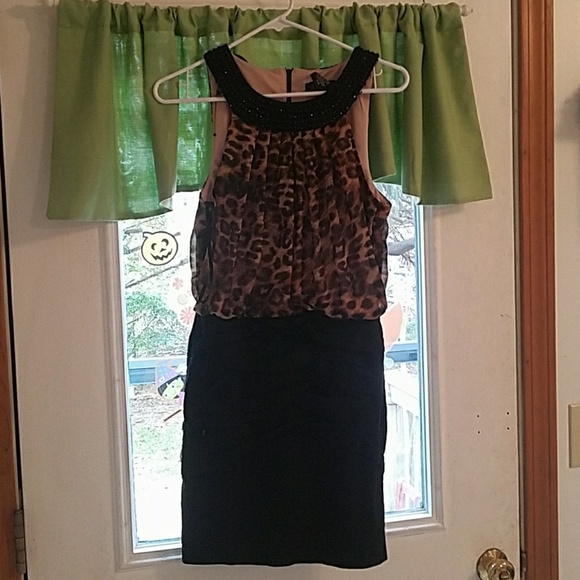Dresses - Picture 2 of 3