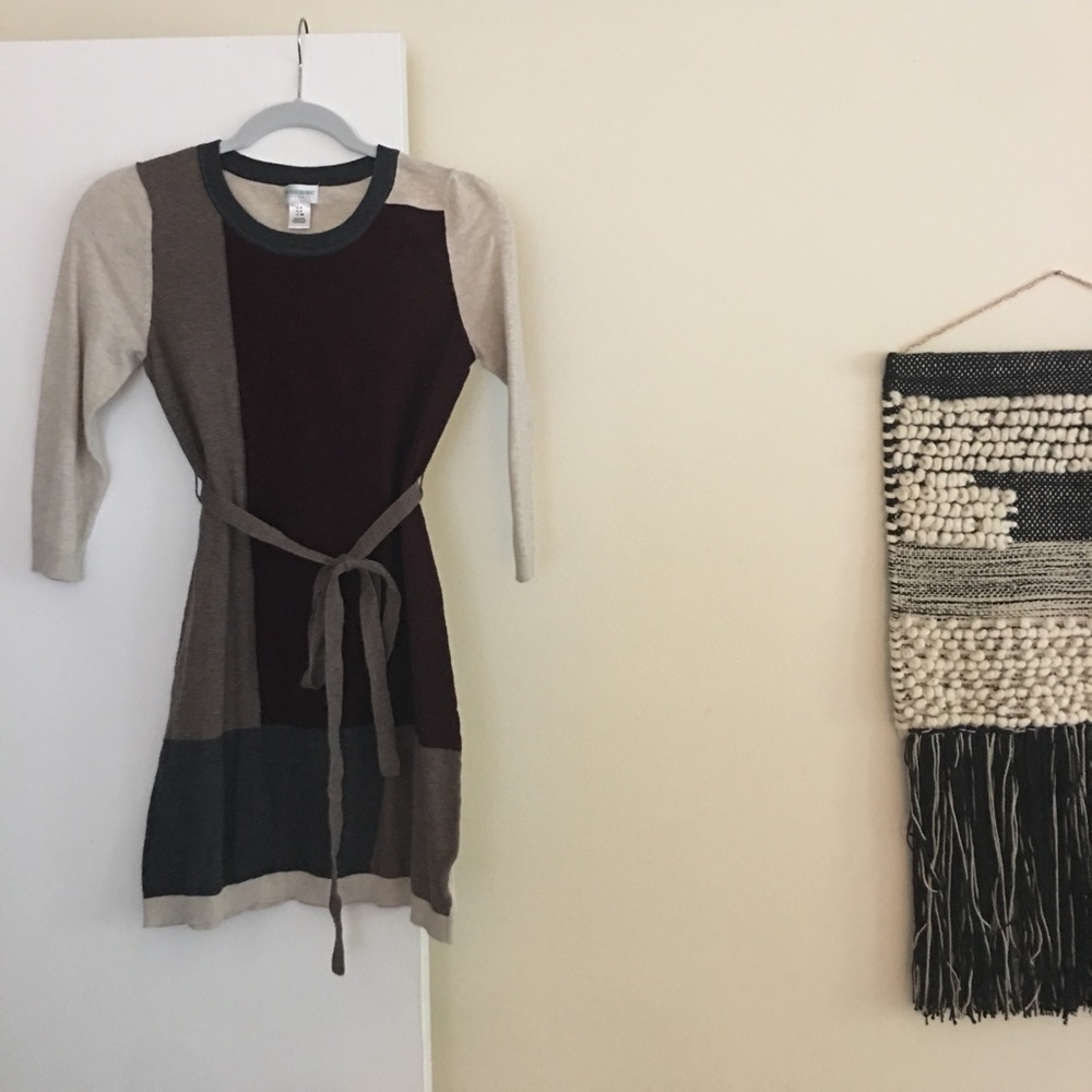 Size S maternity color block sweater tunic