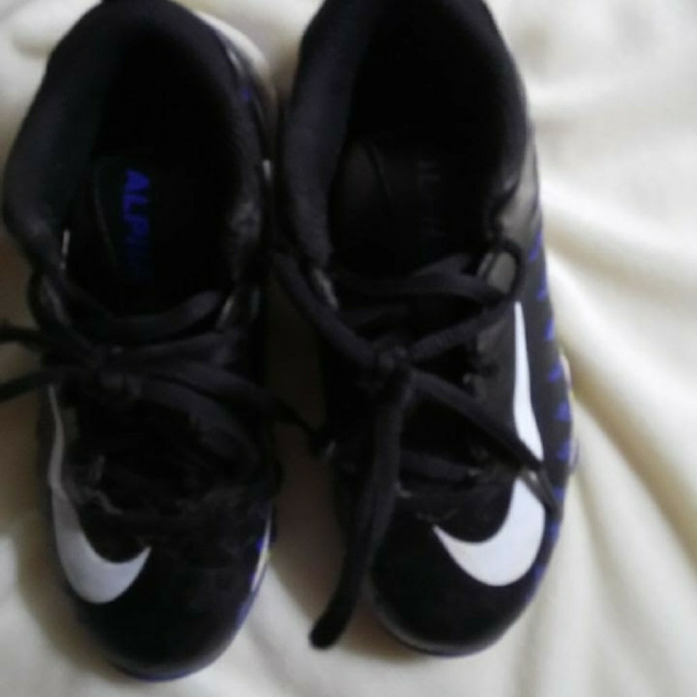 Boys Nike shark football cleats
