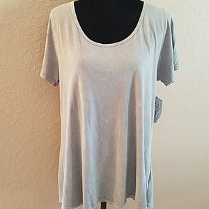 L Lularoe Classic tee