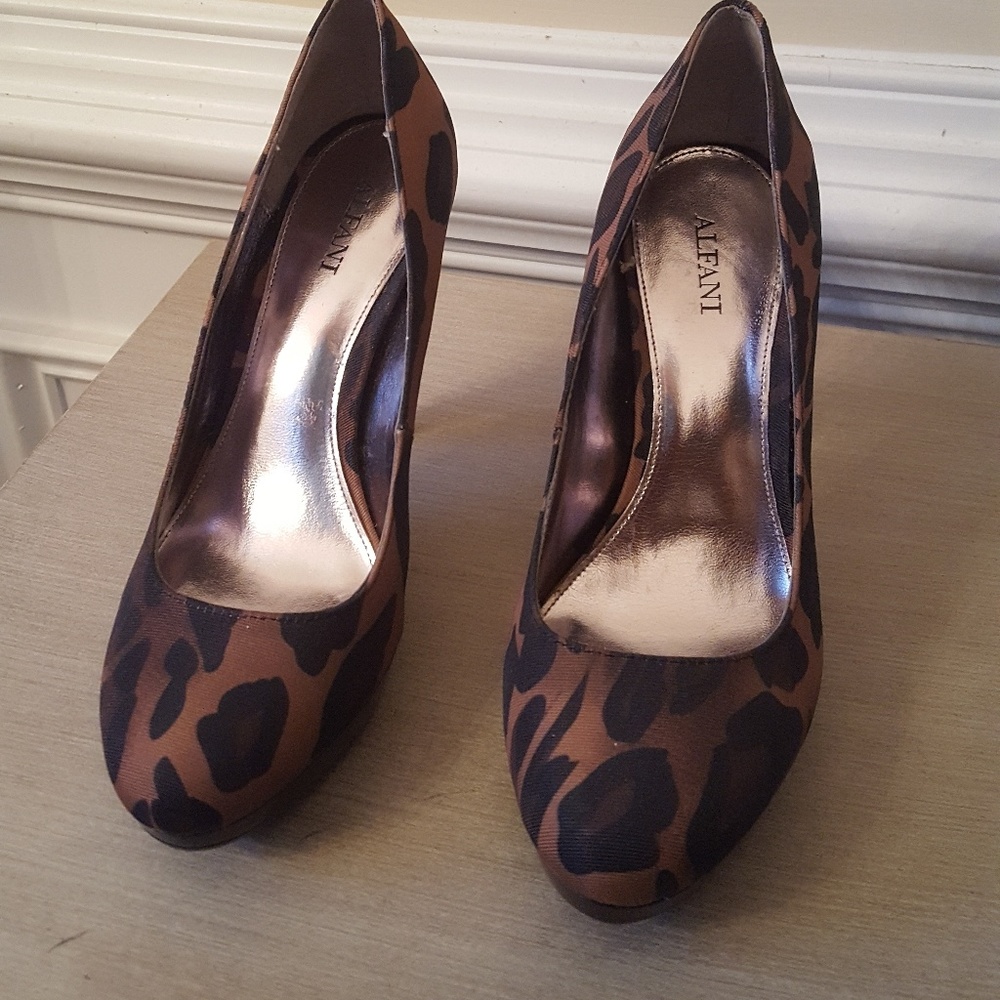 Brand new alfani leopard heel
