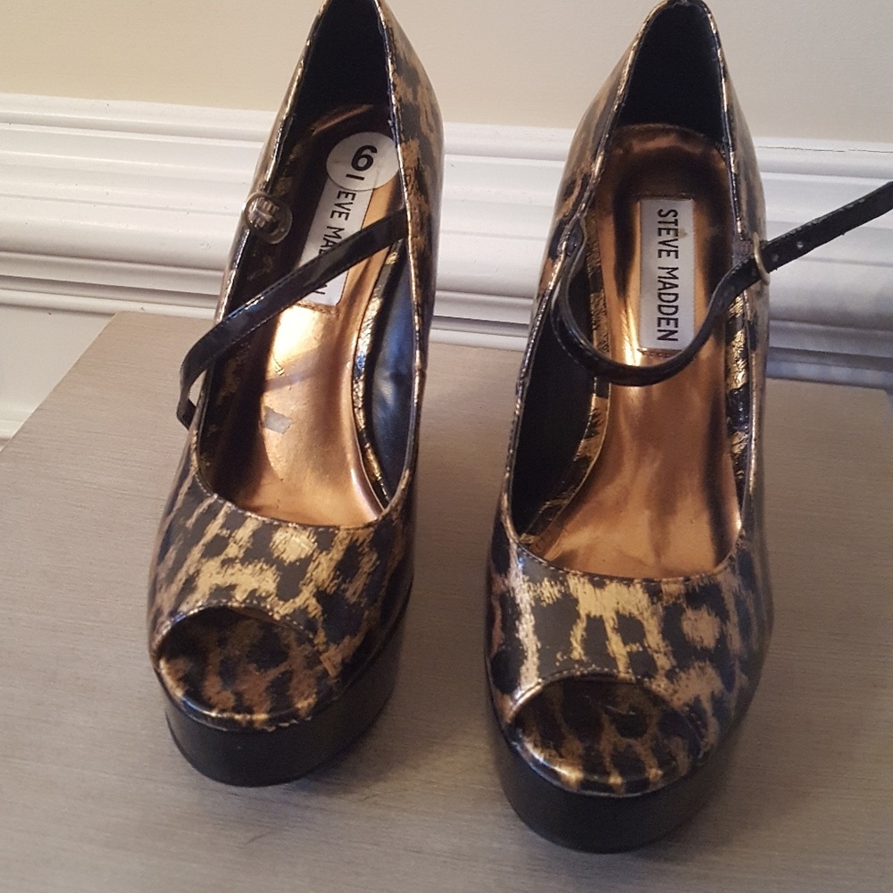 Steve Madden leopard print wedge