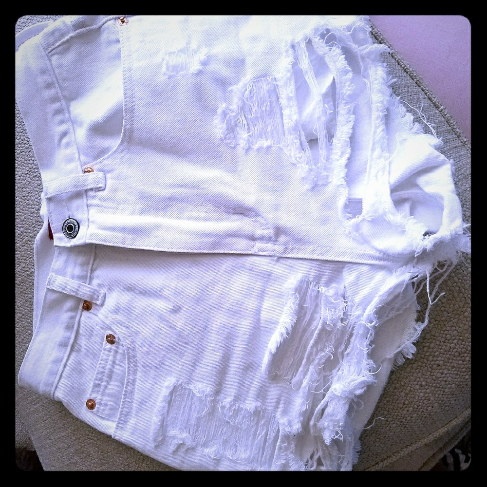 Signature 8 distressed high waisted shorts