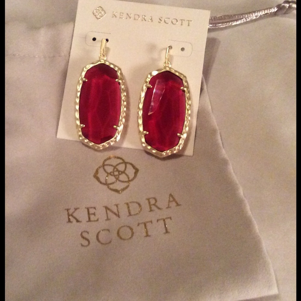NWT Kendra Scott Ella drop earrings in Berry glass