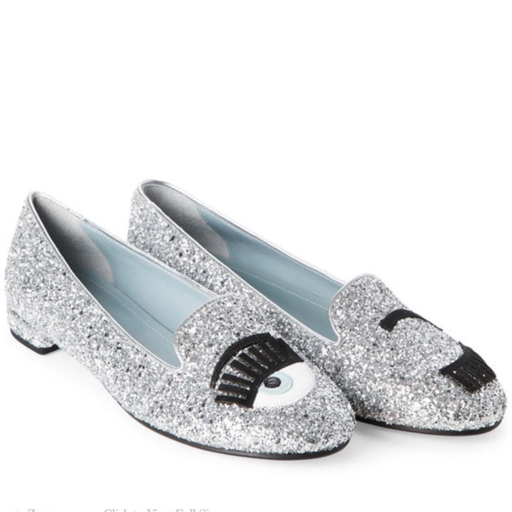 Chiara Ferragni ‘flirting’ glitter slippers