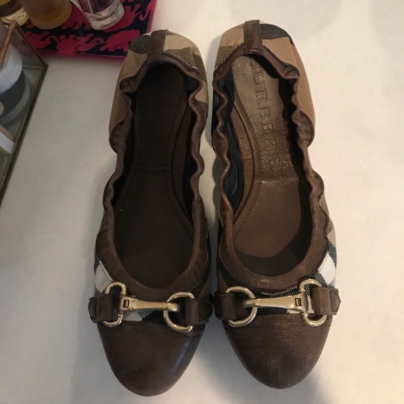 Burberry flats - Picture 1 of 5