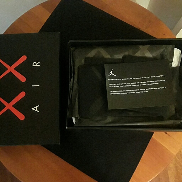 Jordan 4 "kaws" Grey - Picture 2 of 8