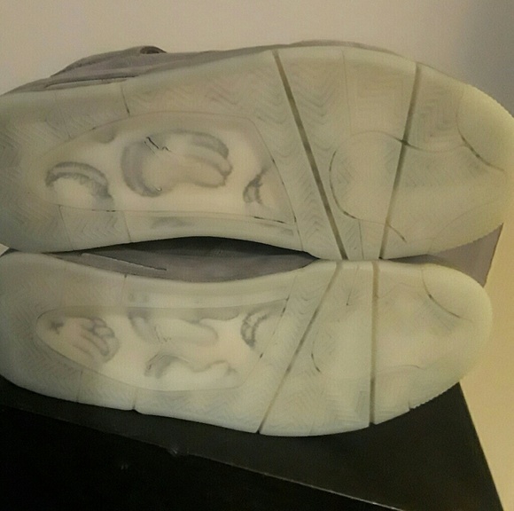 Jordan 4 "kaws" Grey - Picture 3 of 8