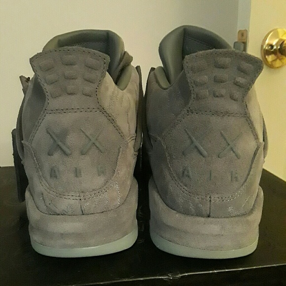 Jordan 4 "kaws" Grey - Picture 5 of 8