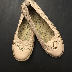 Mudd women’s slip on crochet shoes