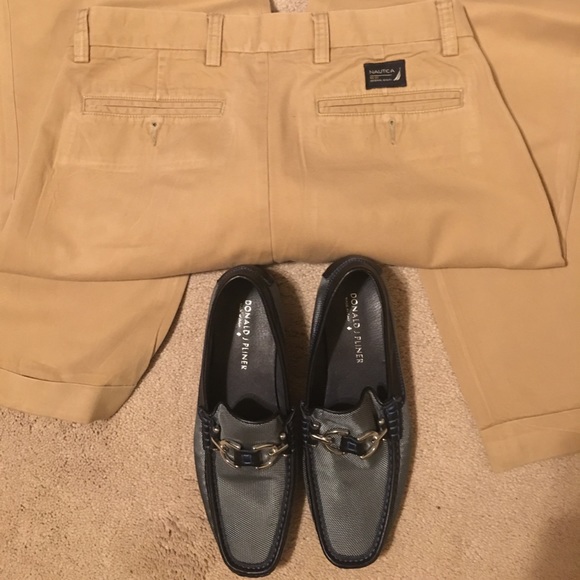 Nautica khakis with cuffs 32/30 cleaners kept - Picture 2 of 4
