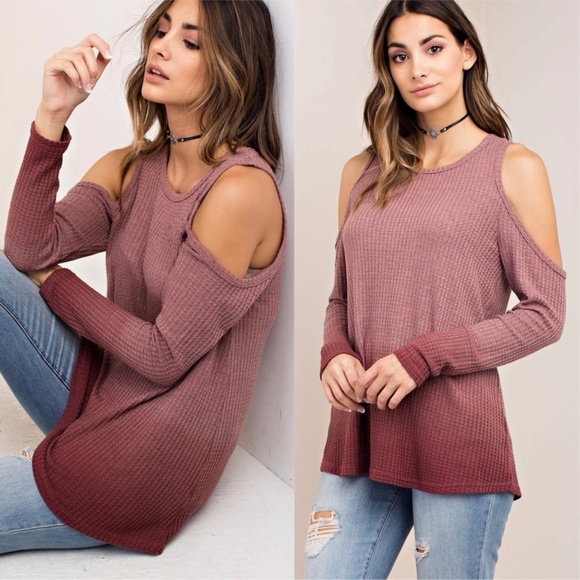 ❌SOLD OUT❌ Ombre Cold Shoulder Top - Burgundy - Picture 2 of 2
