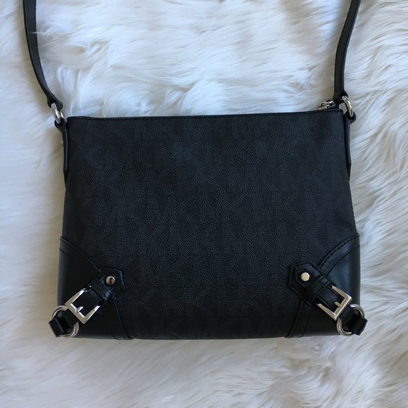 $258 Retail New! Michael Kors messenger bag - Picture 4 of 8