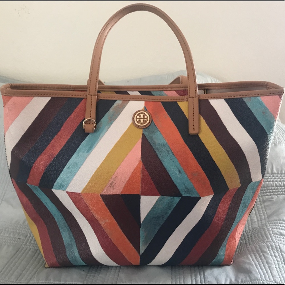 Tory Burch Kerrington square tote diamond combo.