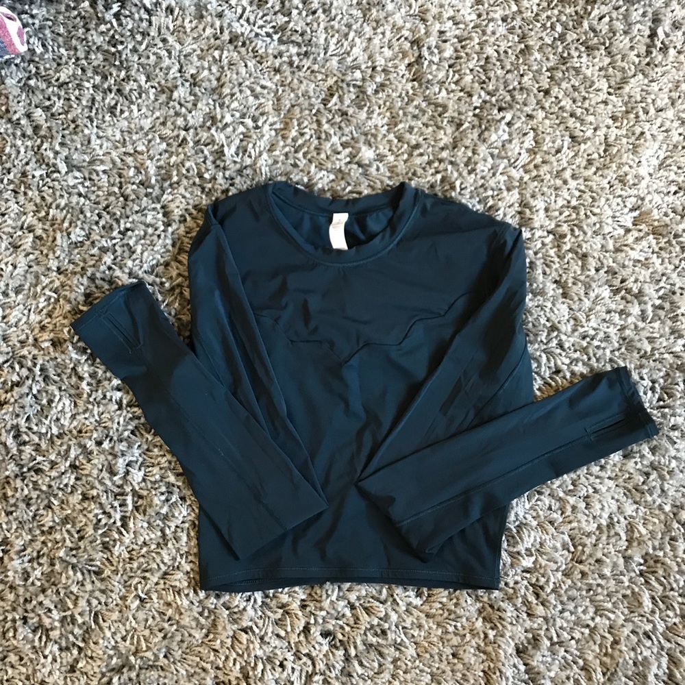 Cropped LULULEMON long sleeve shirt