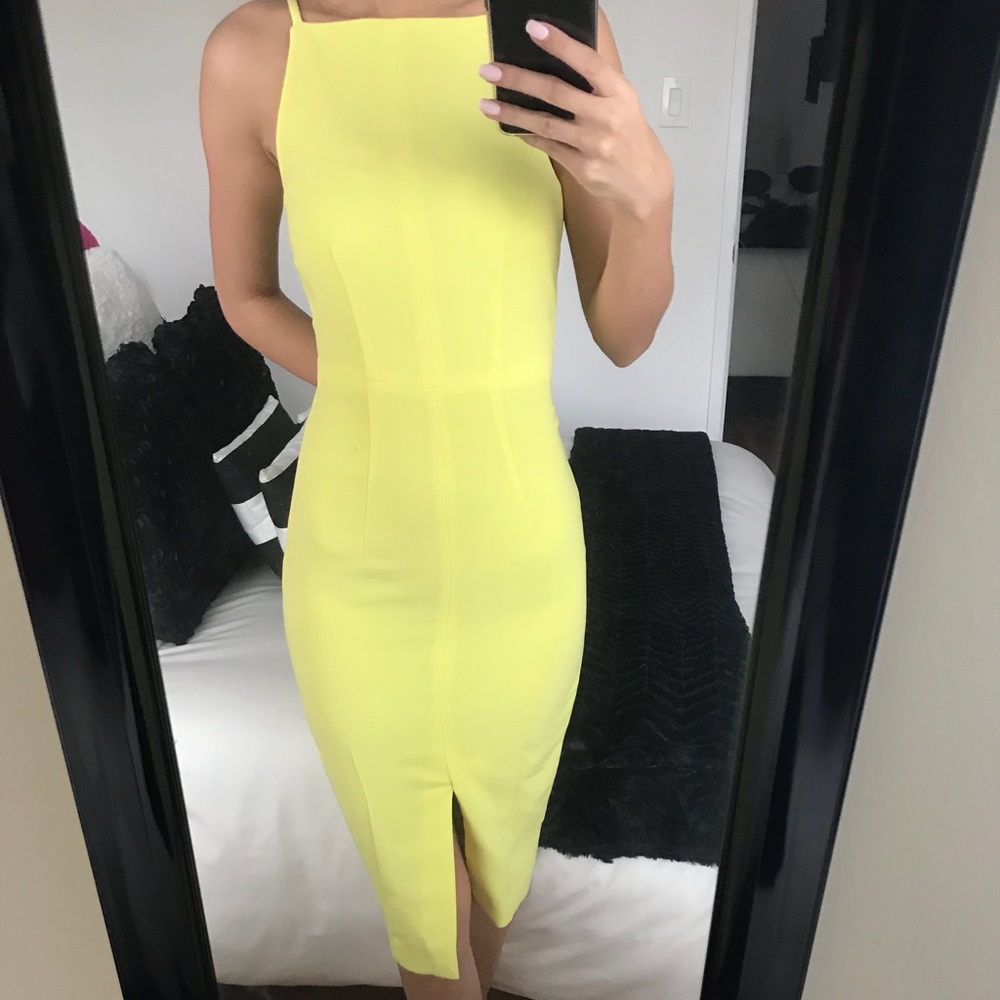 AMAZING STRUCTURED MIDI DRESS