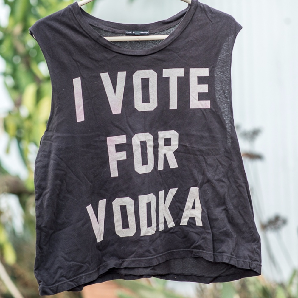 Black sleeveless t-shirt
