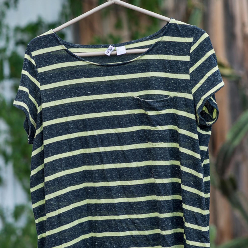 Grey and yellow striped tshirt