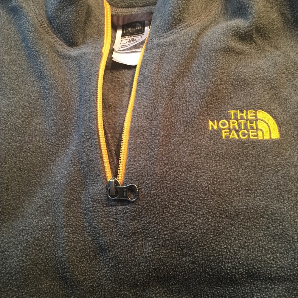 Boys North Face pull over