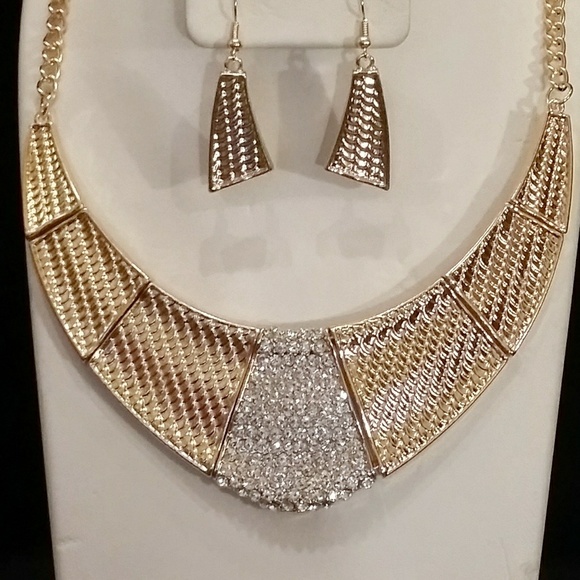 Beautiful Medal Plated Set - Picture 2 of 2