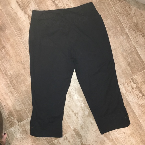Ruby Rd. Black Capri Pants Buckle Cuff Size 8 - Picture 2 of 4