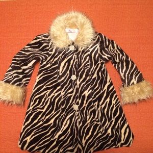 Adorable Girls Size 5t GreggyGirl brand coat.
