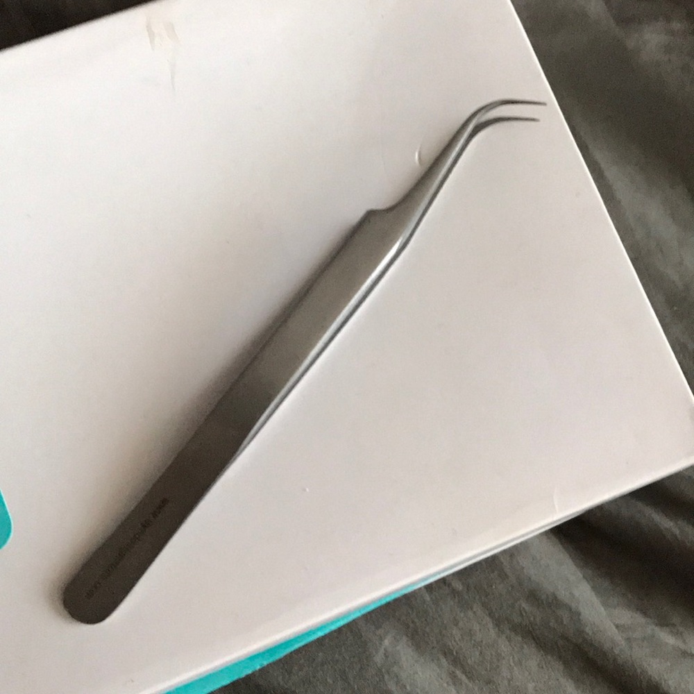 TWEEZER