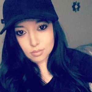 Meet your Posher, Monique