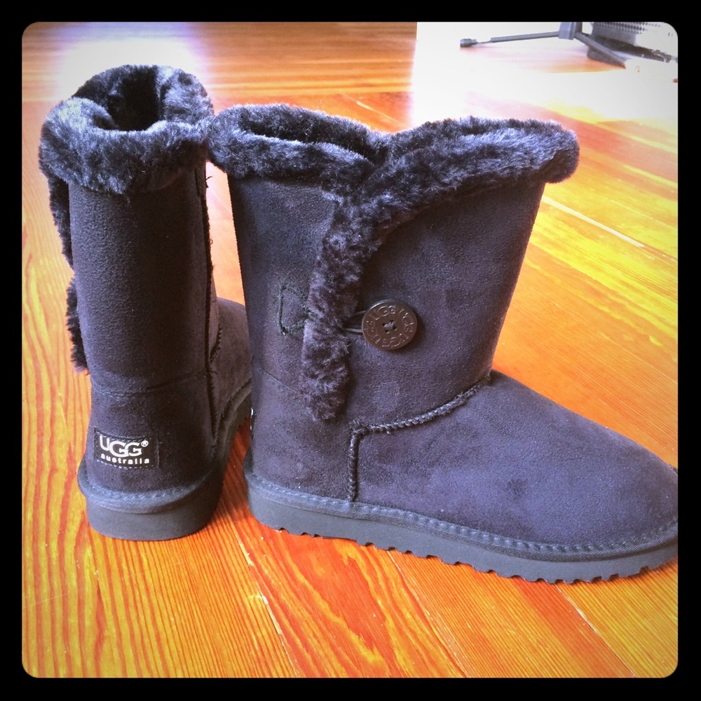 NWOT black UGG boots