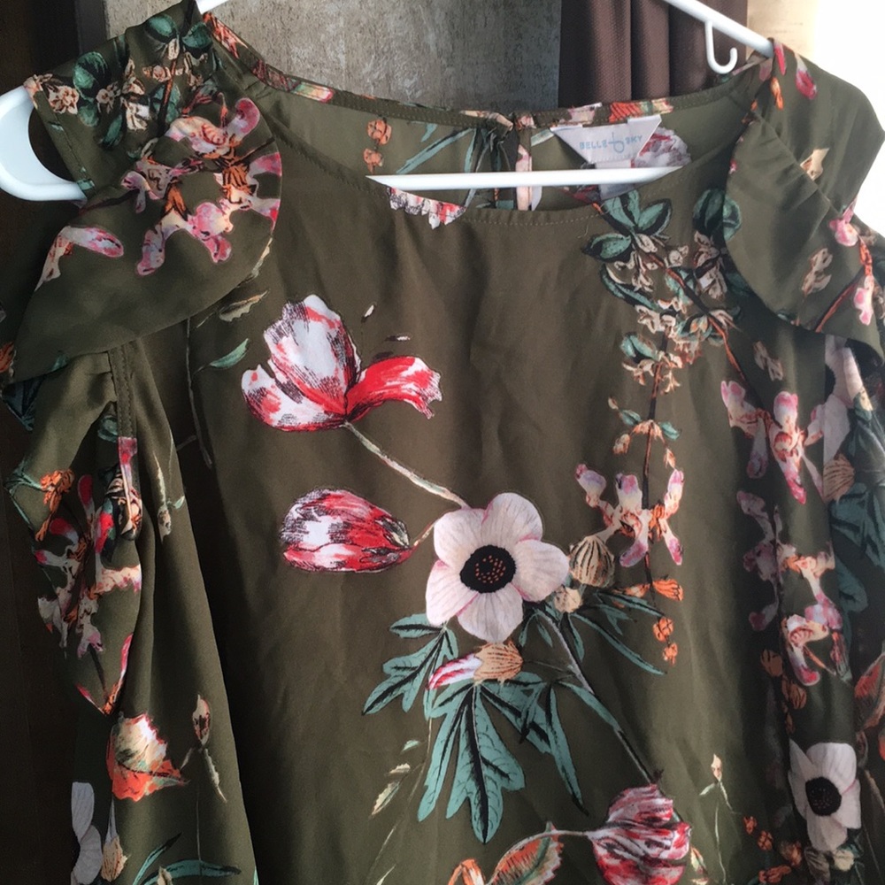 Green top with flowers