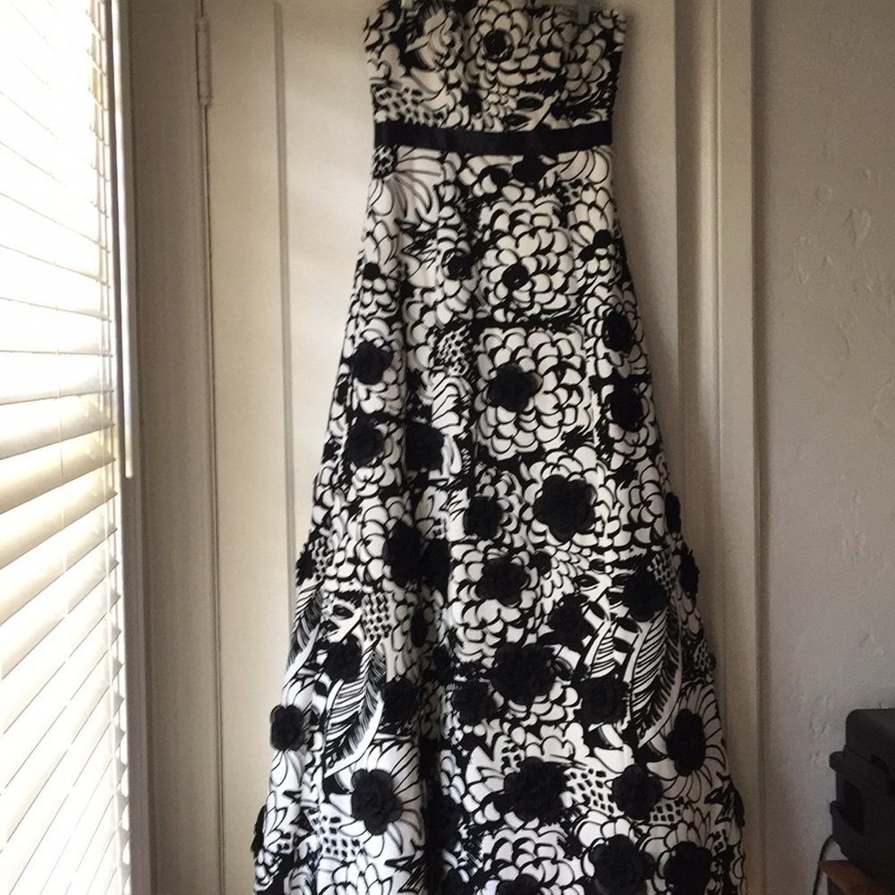 Carmen Marc Valvo Women’s Evening Gown