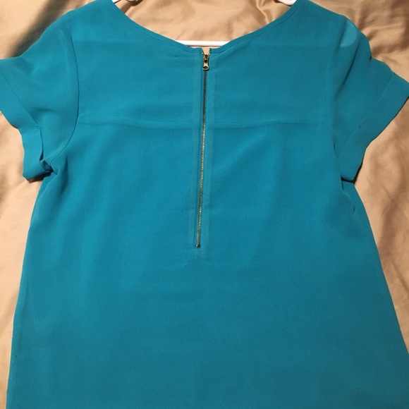 ZIPPER BACK lightweight top - Picture 2 of 6