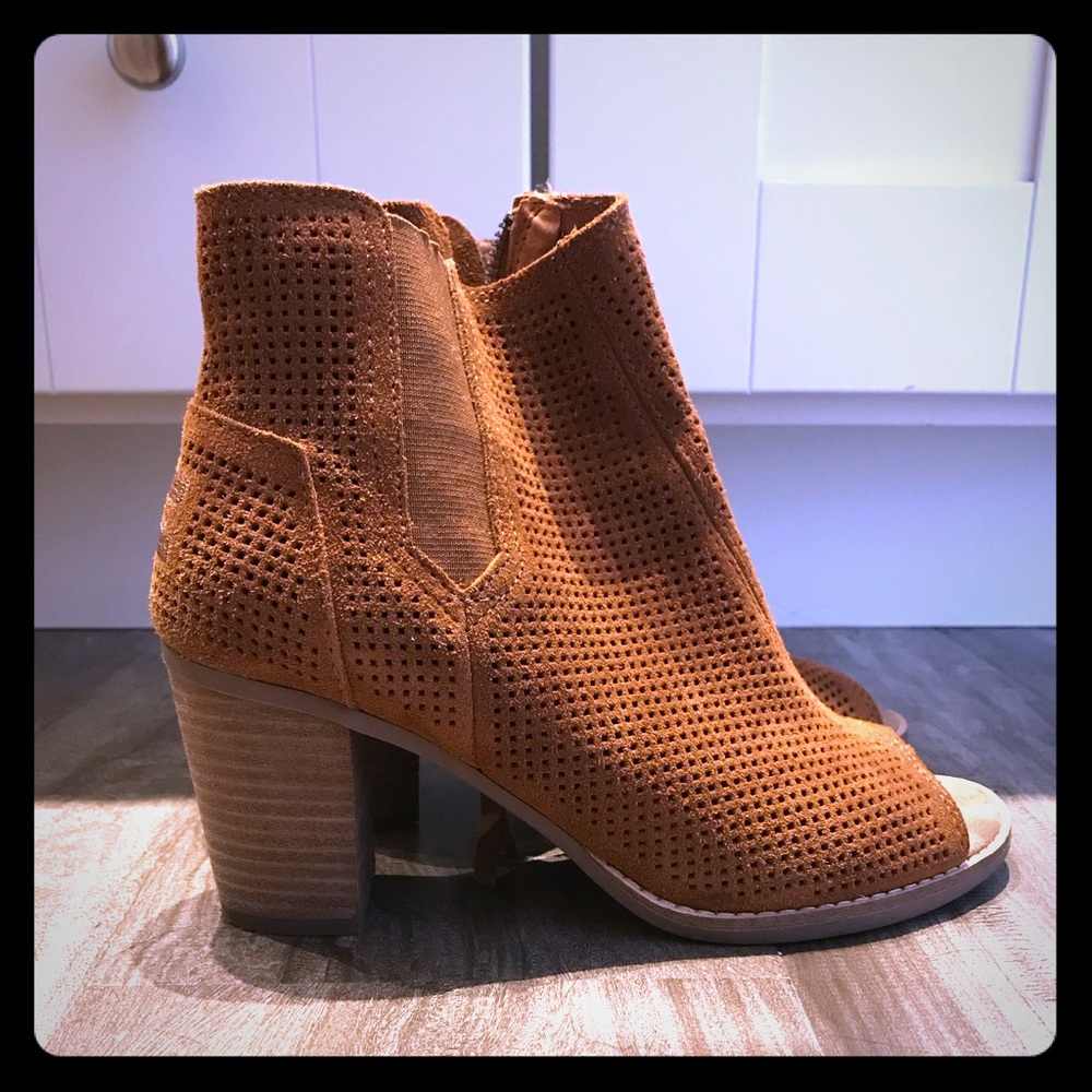 TOMS women’s shoes