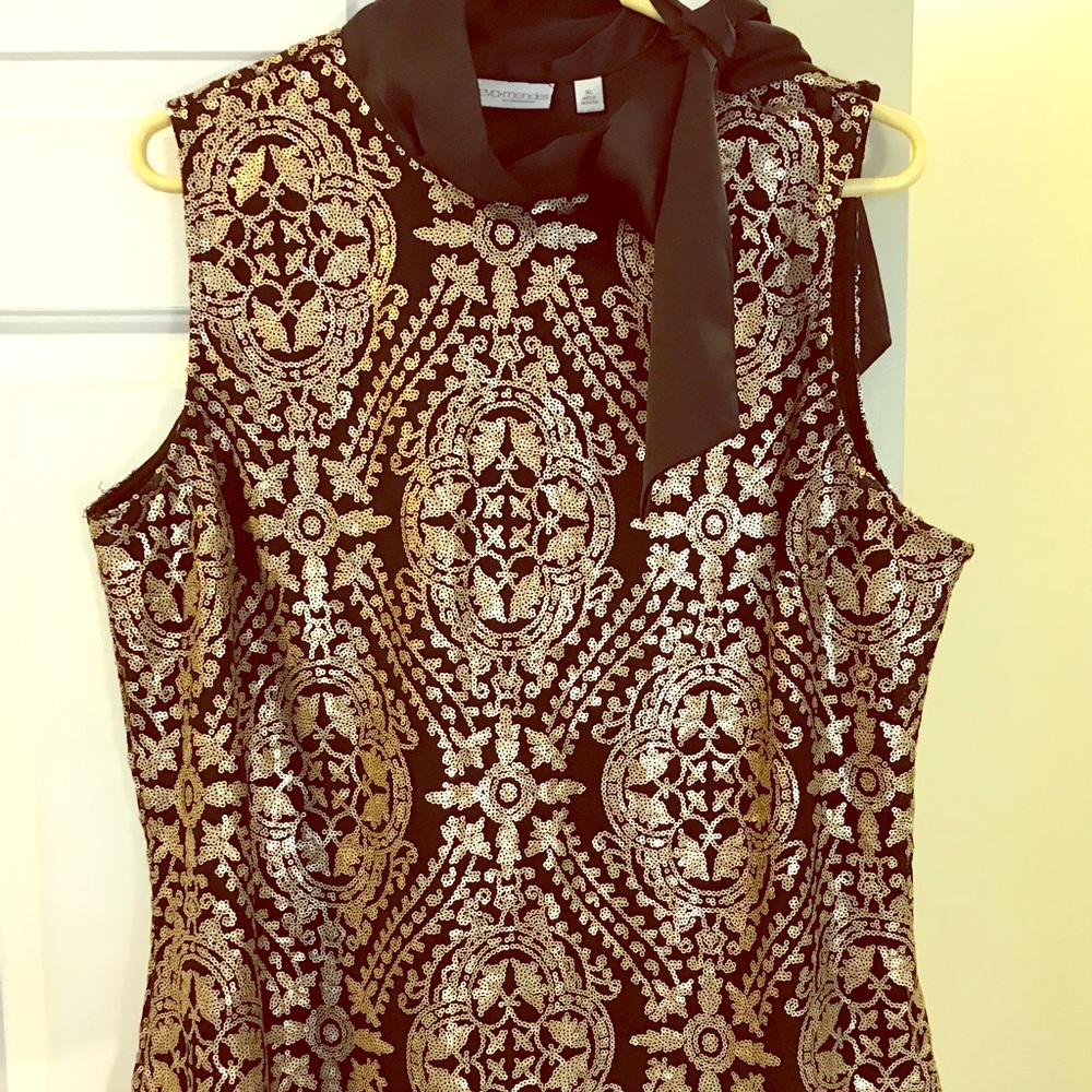 Eva Mendes Black and Gold sleeveless sequined top