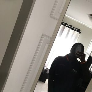 Meet your Posher, Akia