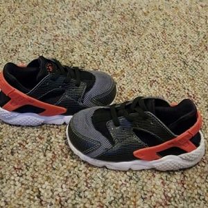 Toddler Boys Nike sneakers